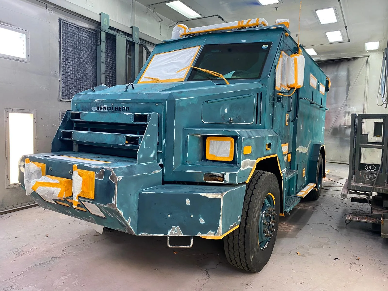 Commercial truck collision repair in Pompano Beach, FL